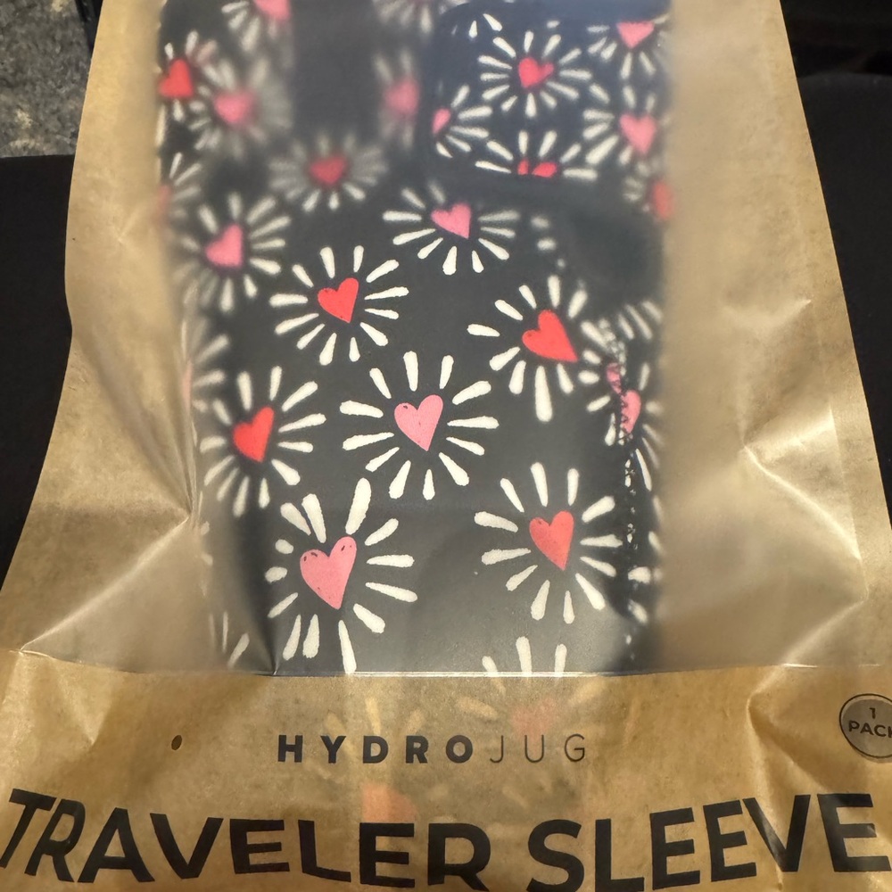 HydroJug Heart Pattern Traveler Sleeve